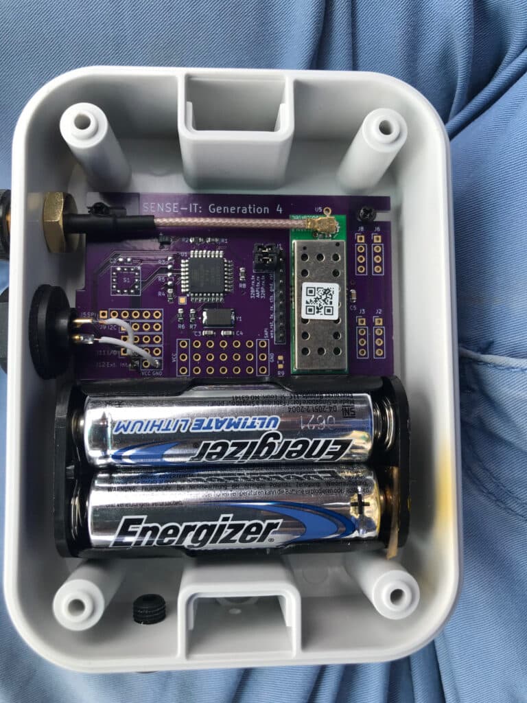 farmIT sensor solution with integrated NeoCortec longrange module, powered by 2x Li-ion AA batteries